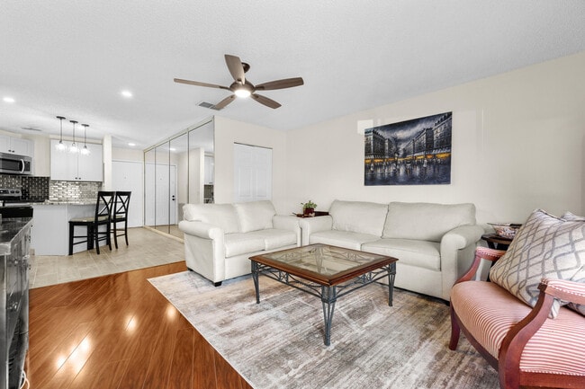 Building Photo - 2083 NE Collins Cir