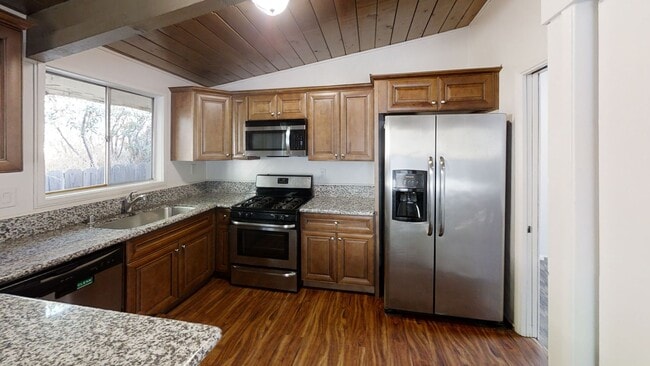 Building Photo - Spacious 4BD/2BA on Baja (Lease out, pending signatures. Check back in a few days!)