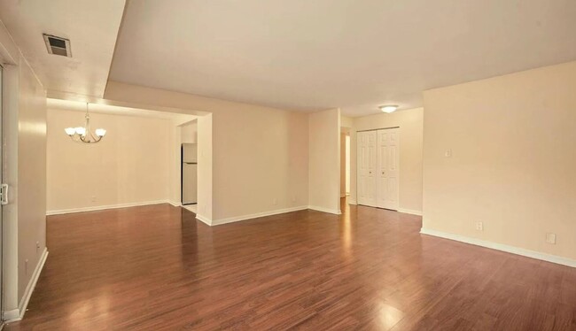 Building Photo - 2 bed 1 bath condo for rent in Gaithersburg