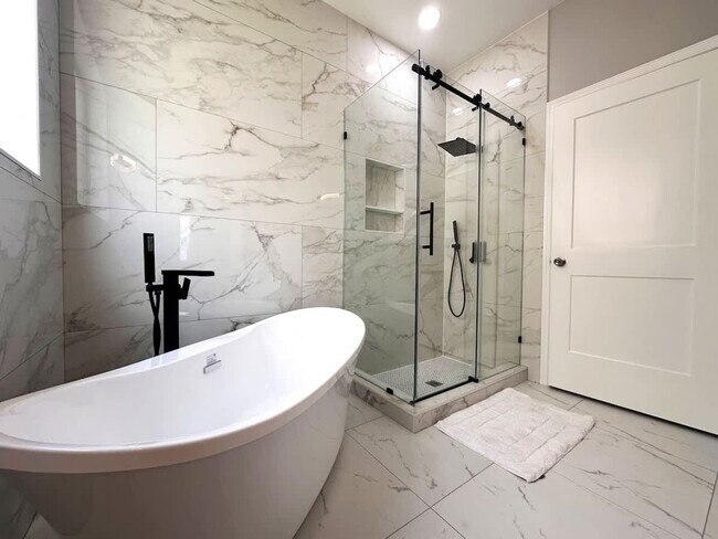 Building Photo - 421 Cabello Dr