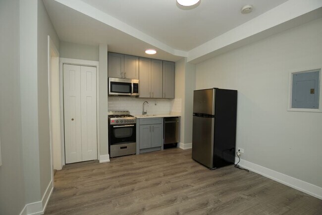 Building Photo - 508 W Belmont Ave