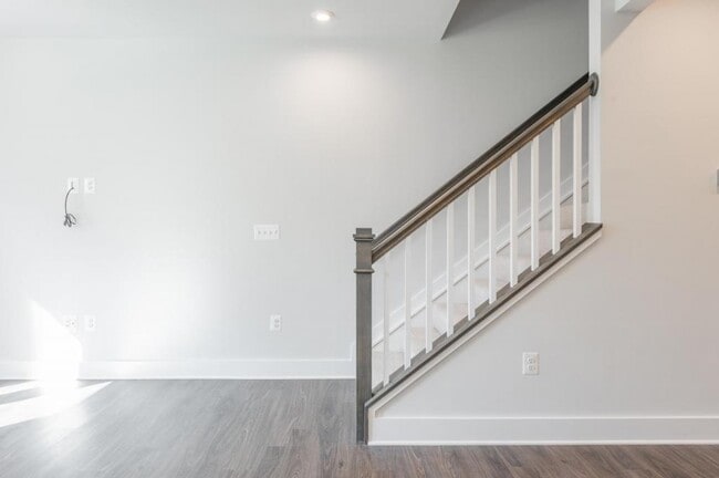 Building Photo - 2618 Lassen Dr