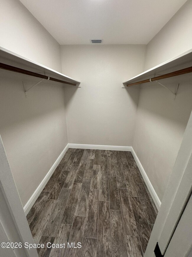 Building Photo - 540 Elliott Dr