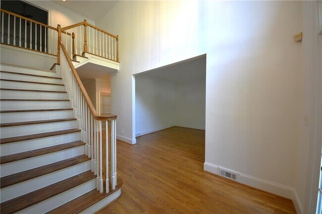 Building Photo - 135 Brightmore Way