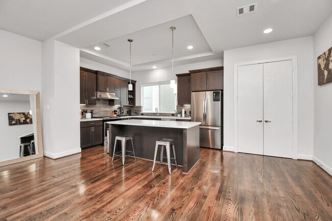 Building Photo - 326 Eado Park Cir