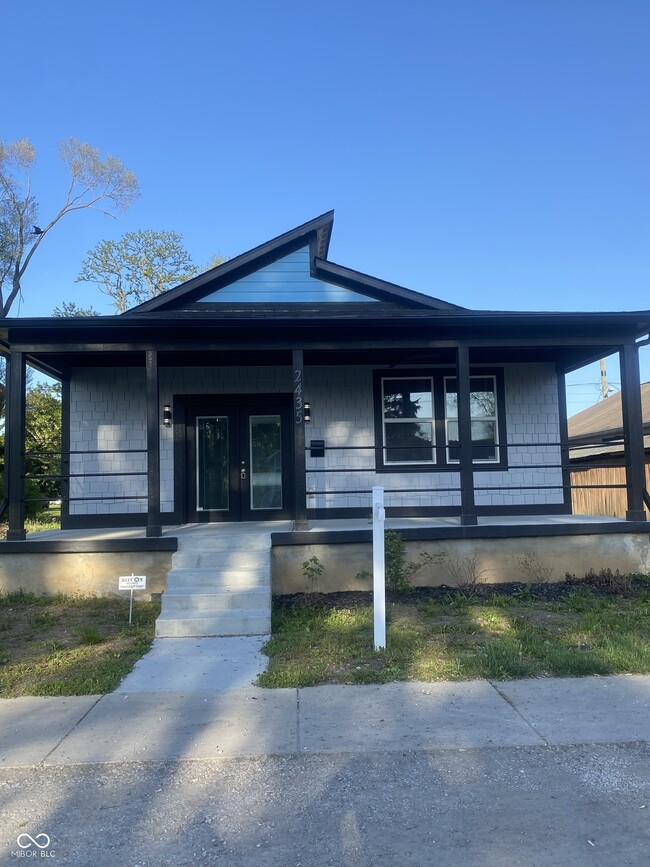 Primary Photo - 2435 Columbia Ave