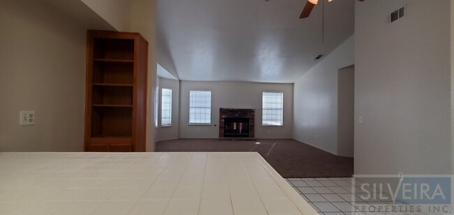 Building Photo - Gated Community 3 Bedroom 2 Bath in Preisker Gardens!