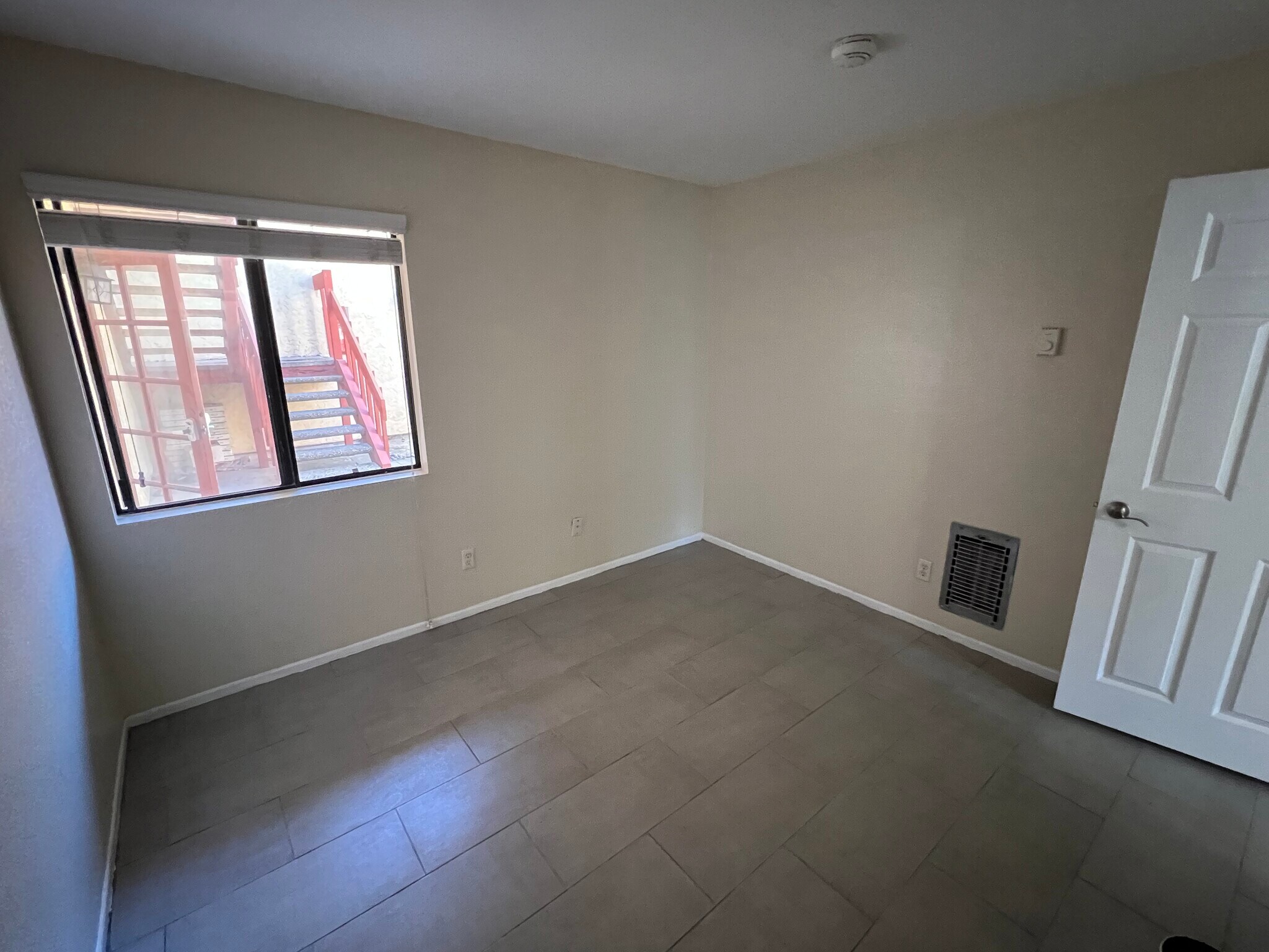 Building Photo - 120 Avenida Las Brisas