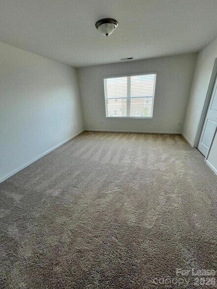 Building Photo - 2690 Yeager Dr NW