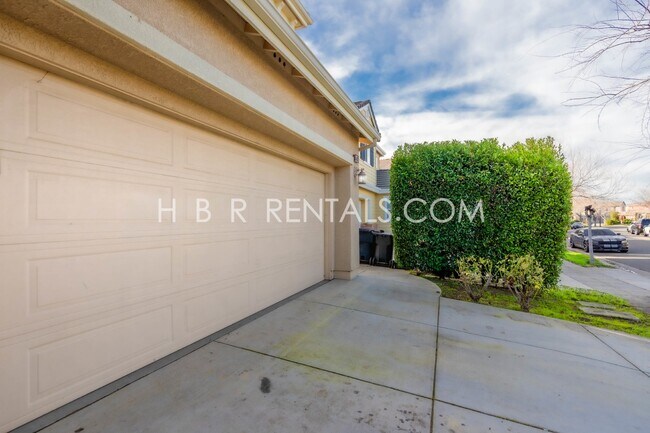 Building Photo - Spacious 4-Bed, 3-Bath Home with a Beautiful Garden in Mountain House! *FIRST FLOOR BEDROOM and F...