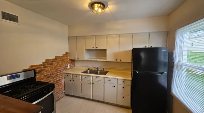 Building Photo - Mitchell 4 Plex