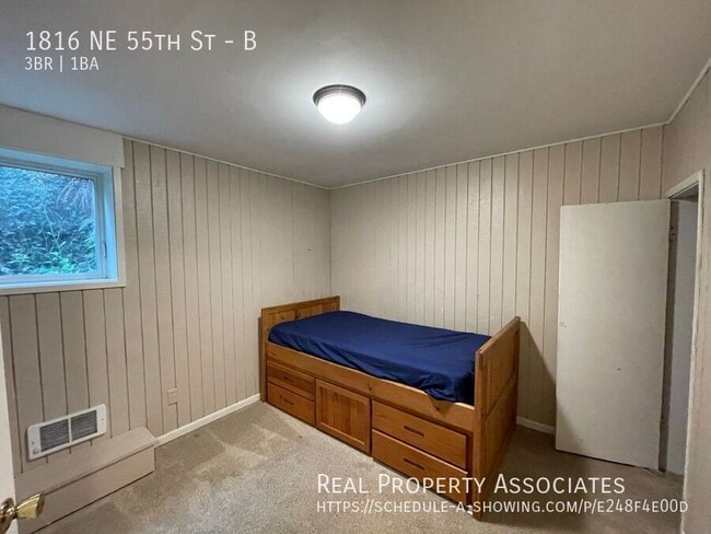 Building Photo - 1816 NE 55th St