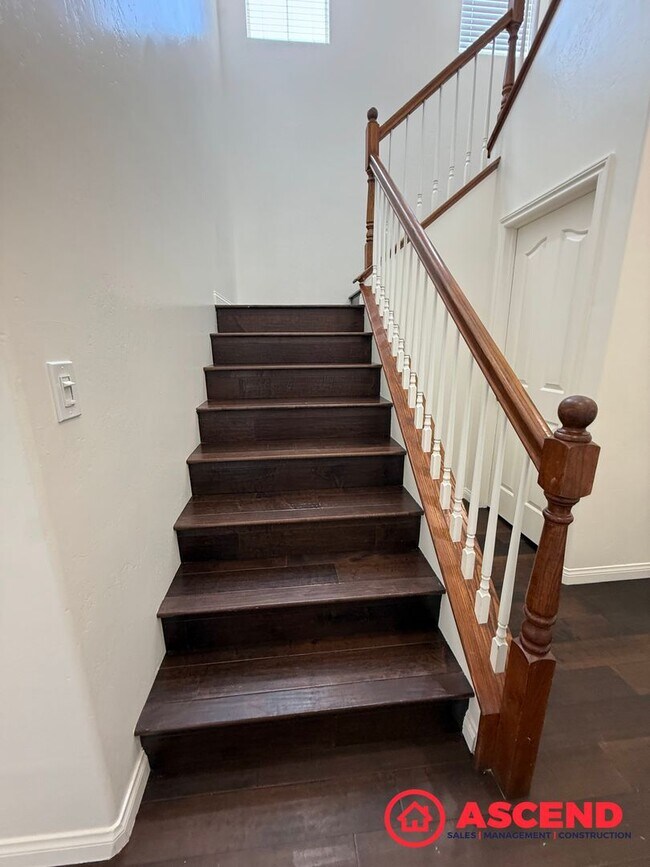 Building Photo - Beautiful 4 Bedroom Located in HOA!