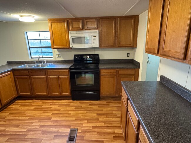 Building Photo - 4044 Friendship Rd