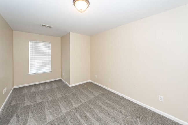 Building Photo - 4 Bedroom 2.5 Bath Home in Felder Creek - ...