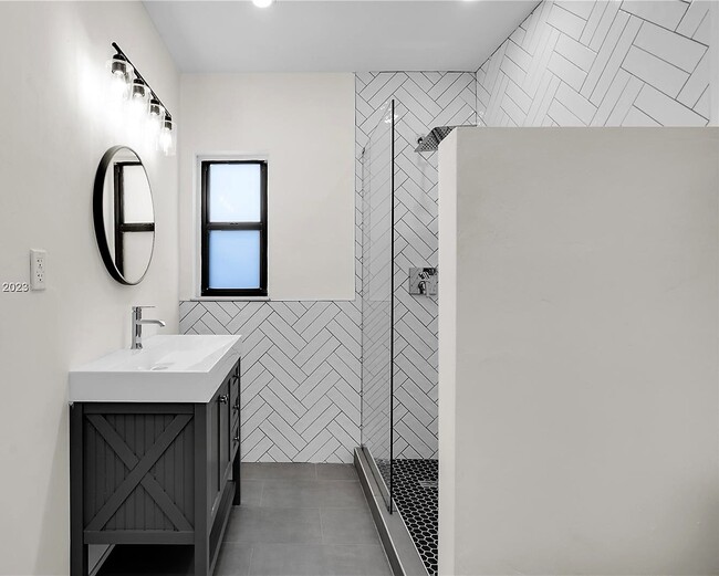 Building Photo - 3762 SW 27th Ln