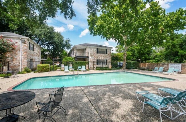 Building Photo - 7900 Westheimer Rd