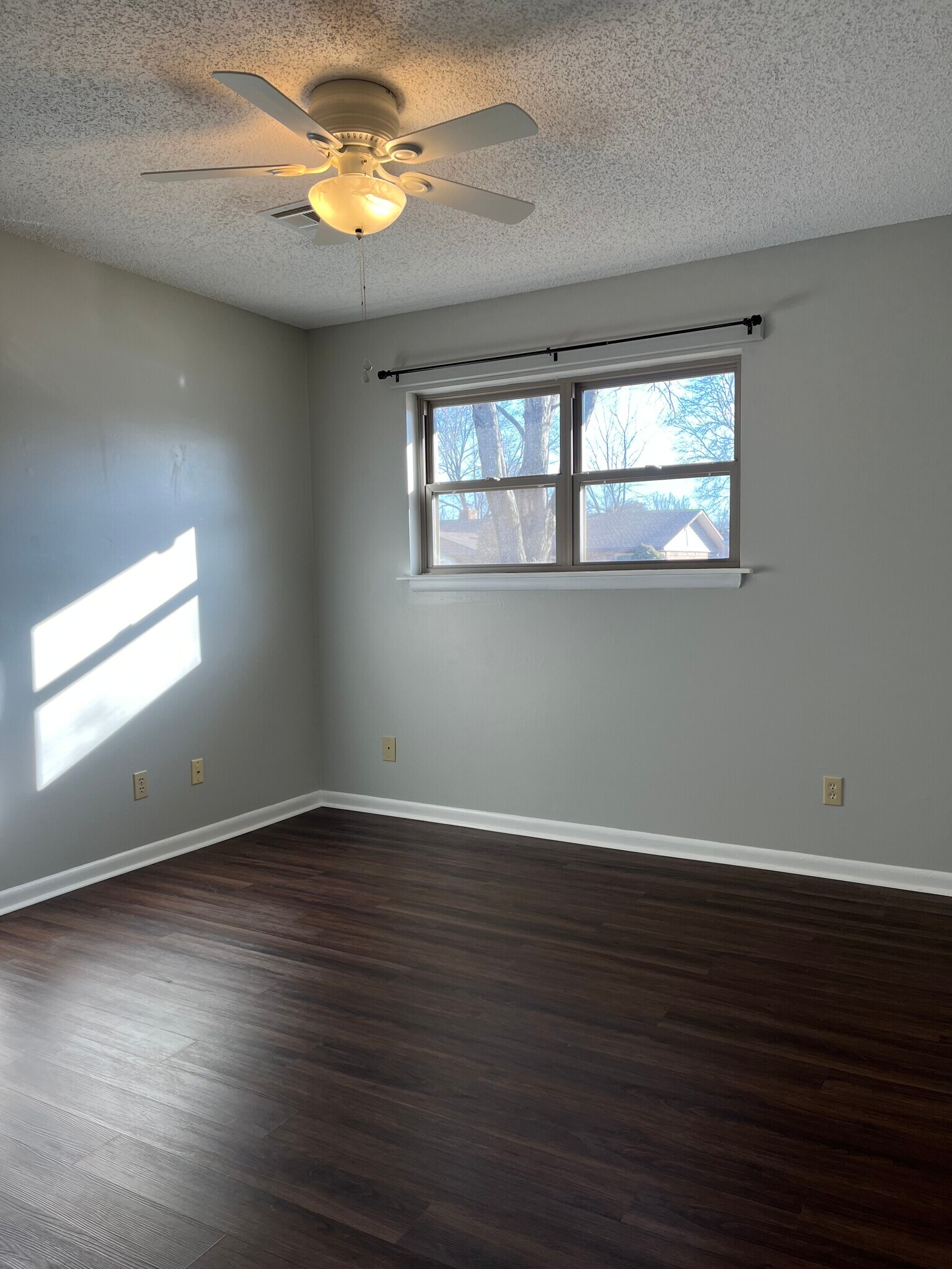 1st Bedroom - 215 Magnolia Rd