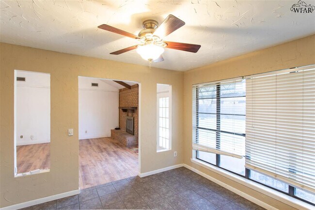Building Photo - 4614 Spring Shadow Dr