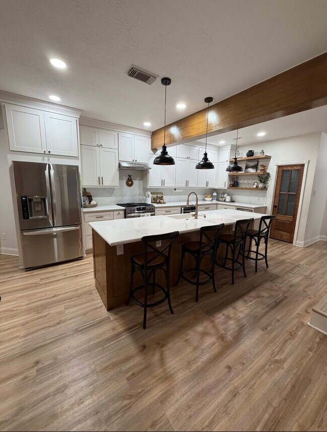 Building Photo - 1811 Emerald Lake Ct