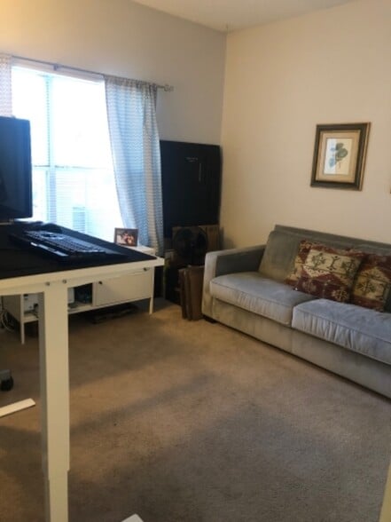 Building Photo - 7410 Singing Hills Dr