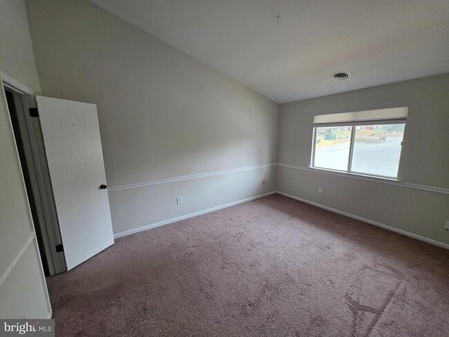 Building Photo - 30 Brookside Ct