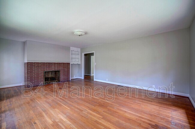 Building Photo - 144 Old Petrie Rd