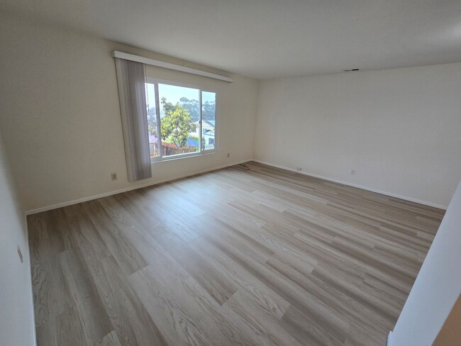 Building Photo - 2bd 1ba Bay Park Home