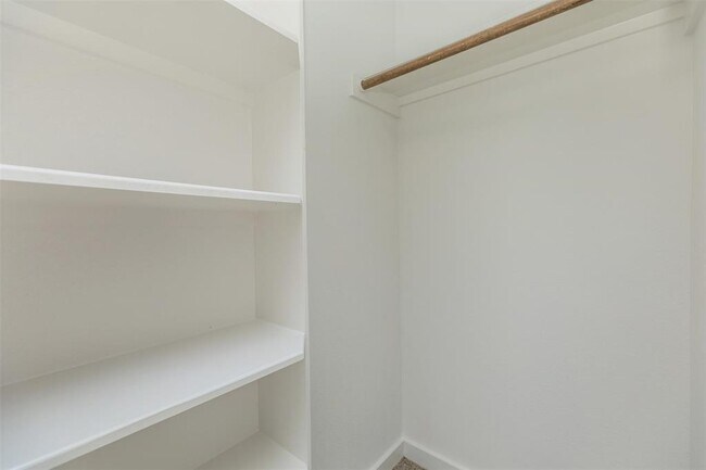 Building Photo - 428 Ozark Trl