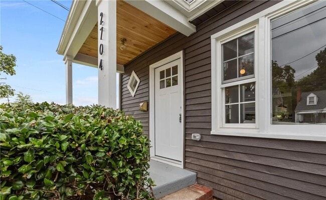 Building Photo - Newly Renovated 4 Bedroom, 2 Full Bath Home, Available Immediately!