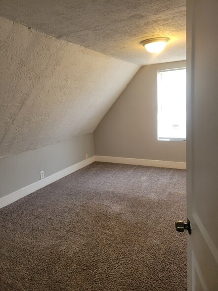 Building Photo - 370 Clarendon Ave