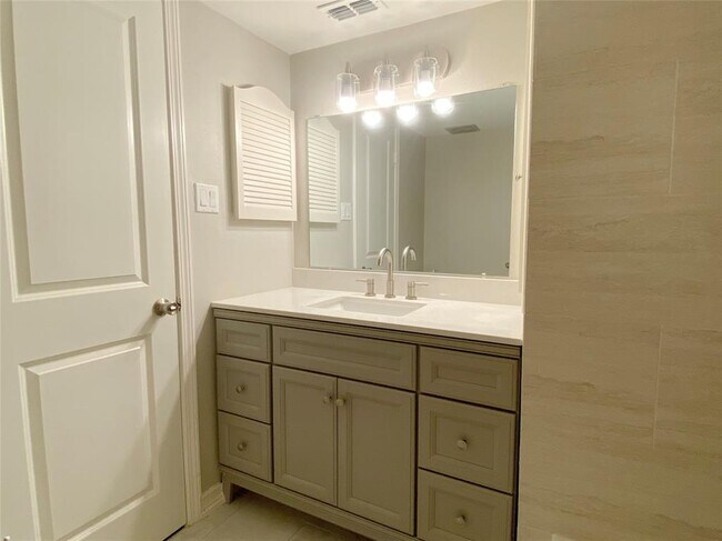 Building Photo - 515 Tallowood Rd