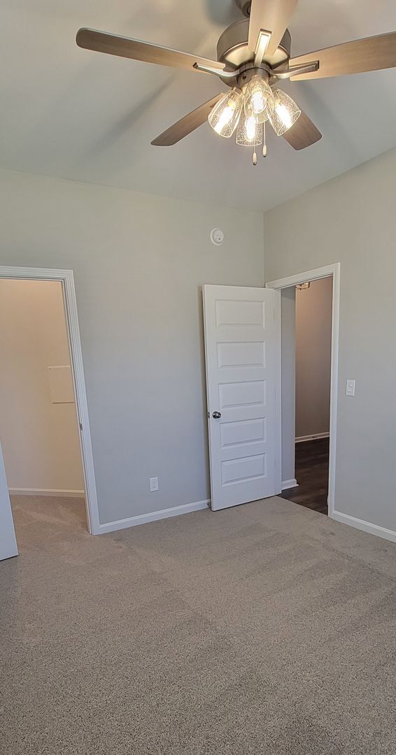 Building Photo - BEAUTIFUL HOME in the Desirable Hedgefield subdivision in Prattville.