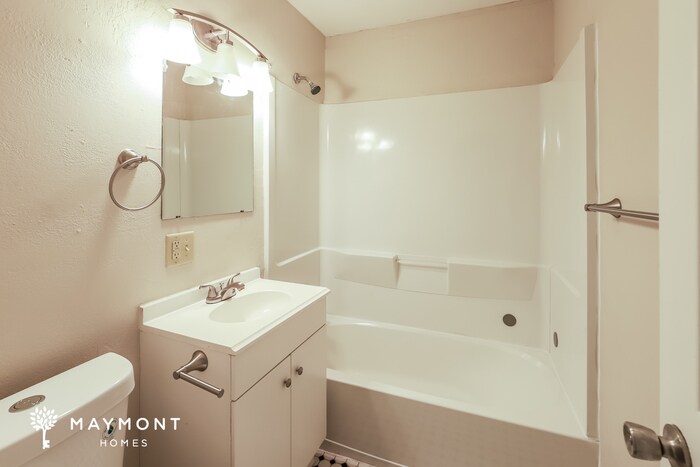 Building Photo - 4704 Kensington Ave