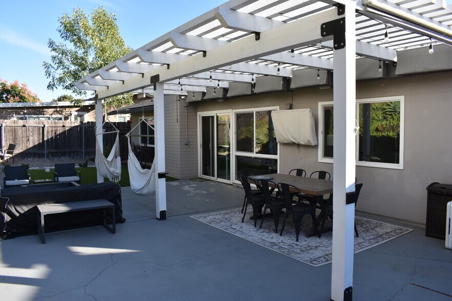 Building Photo - 6671 Jackson Dr