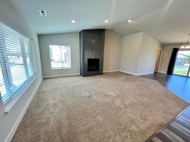 Building Photo - Modern 4 Bedroom Rambler in Ellensburg