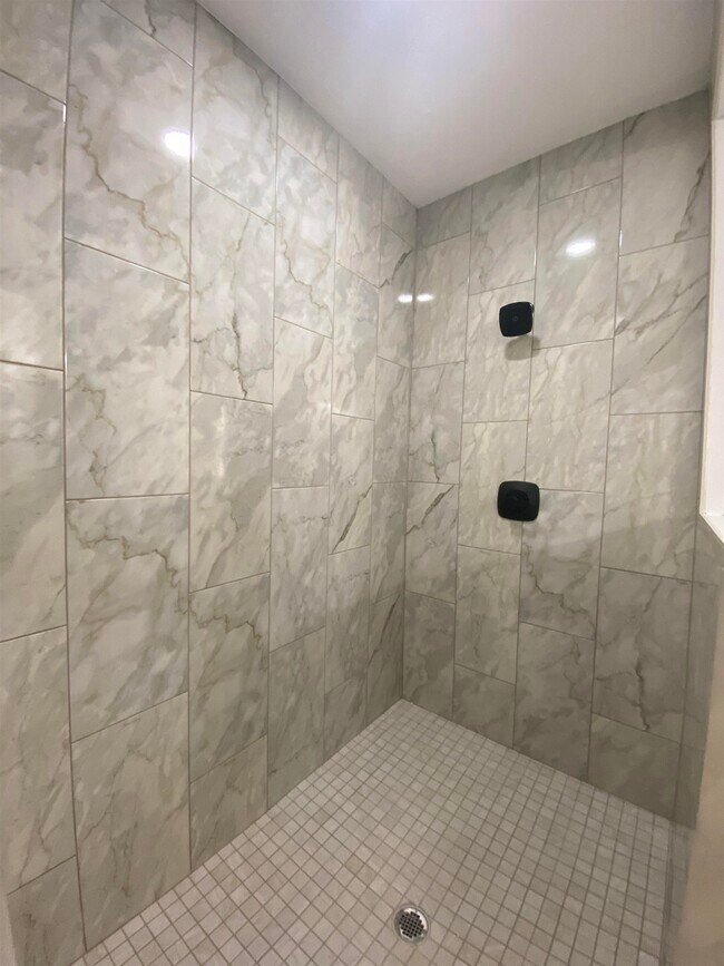 Building Photo - 797 N Merton St