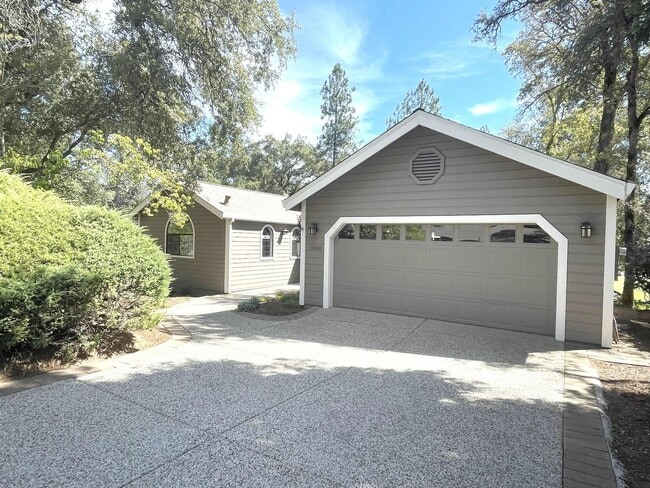 Primary Photo - Beautiful 3 bedroom, 3 bath home in Lake W...