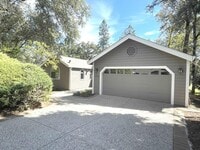 Building Photo - Beautiful 3 bedroom, 3 bath home in Lake W...