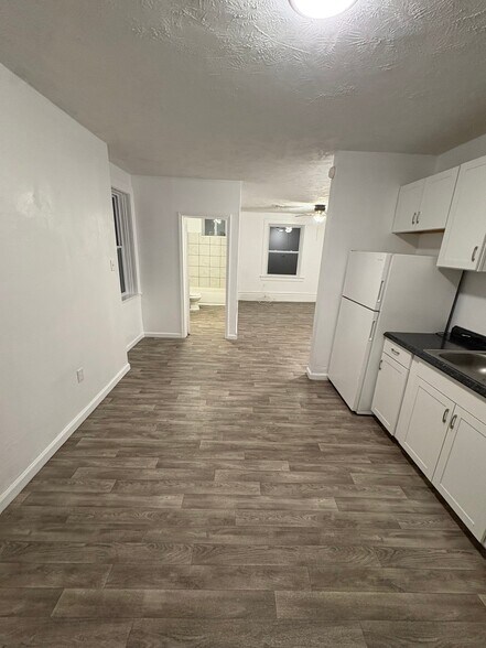 Building Photo - 130 Kenric Ave