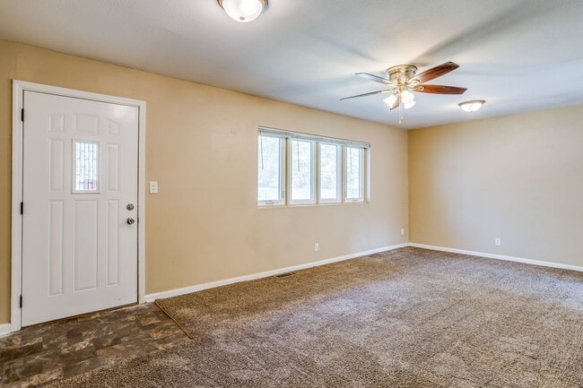 Building Photo - Cozy 2 bedroom 1 bathroom duplex in Southe...
