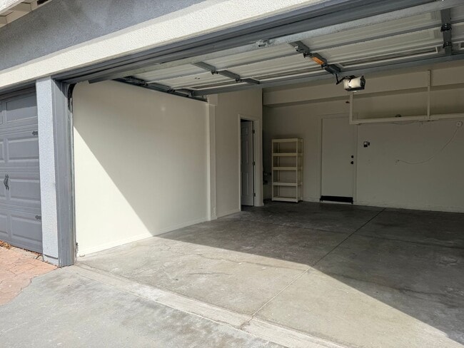 Building Photo - Amazing 5 bedroom home for rent in North Fontana