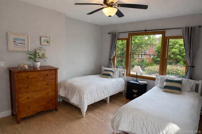 Building Photo - 322 E Beech St