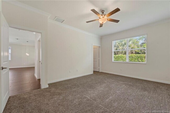 Building Photo - 7461 SW Harbor Cove Dr