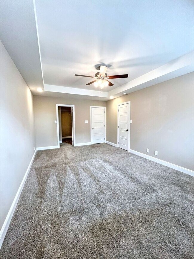 Building Photo - Spacious 3-Bedroom Home in a Prime Locatio...
