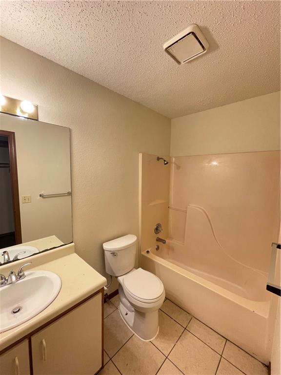 Building Photo - 670 W Martha Dr