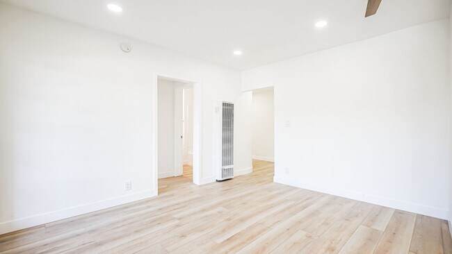 Building Photo - 2065-2067 1/2 Ivar