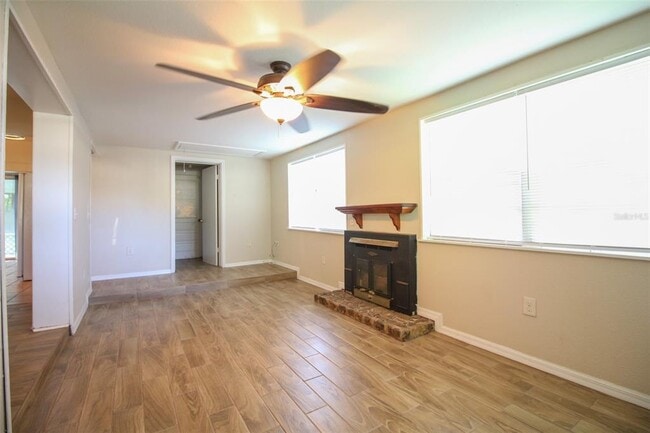 Building Photo - 350 Bonnyview Dr