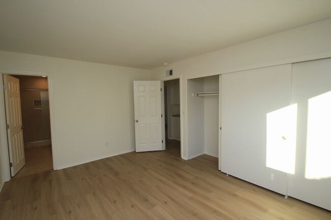 Building Photo - 6356 Swallow St