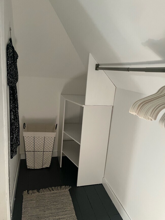 Bedroom 1 Walk-in Closet View 1 - 952 Tecumseh St